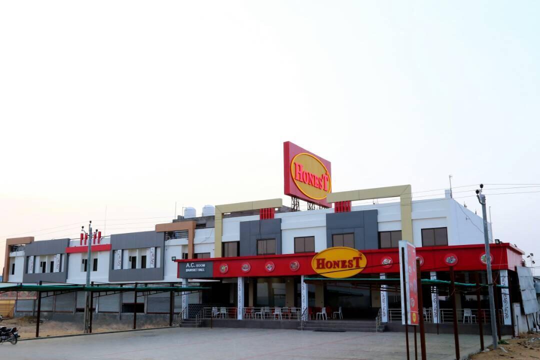 Virat Hotel & Guest House Rādhanpur Zewnętrze zdjęcie